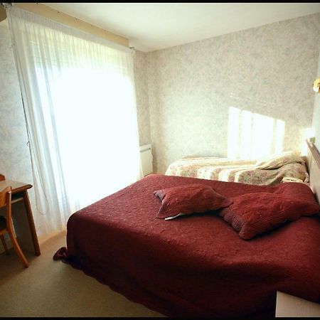 Au Bec Sale Hotel La Menitré Kültér fotó