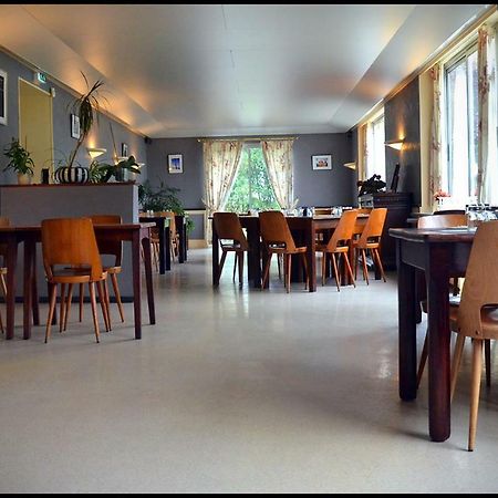 Au Bec Sale Hotel La Menitré Kültér fotó