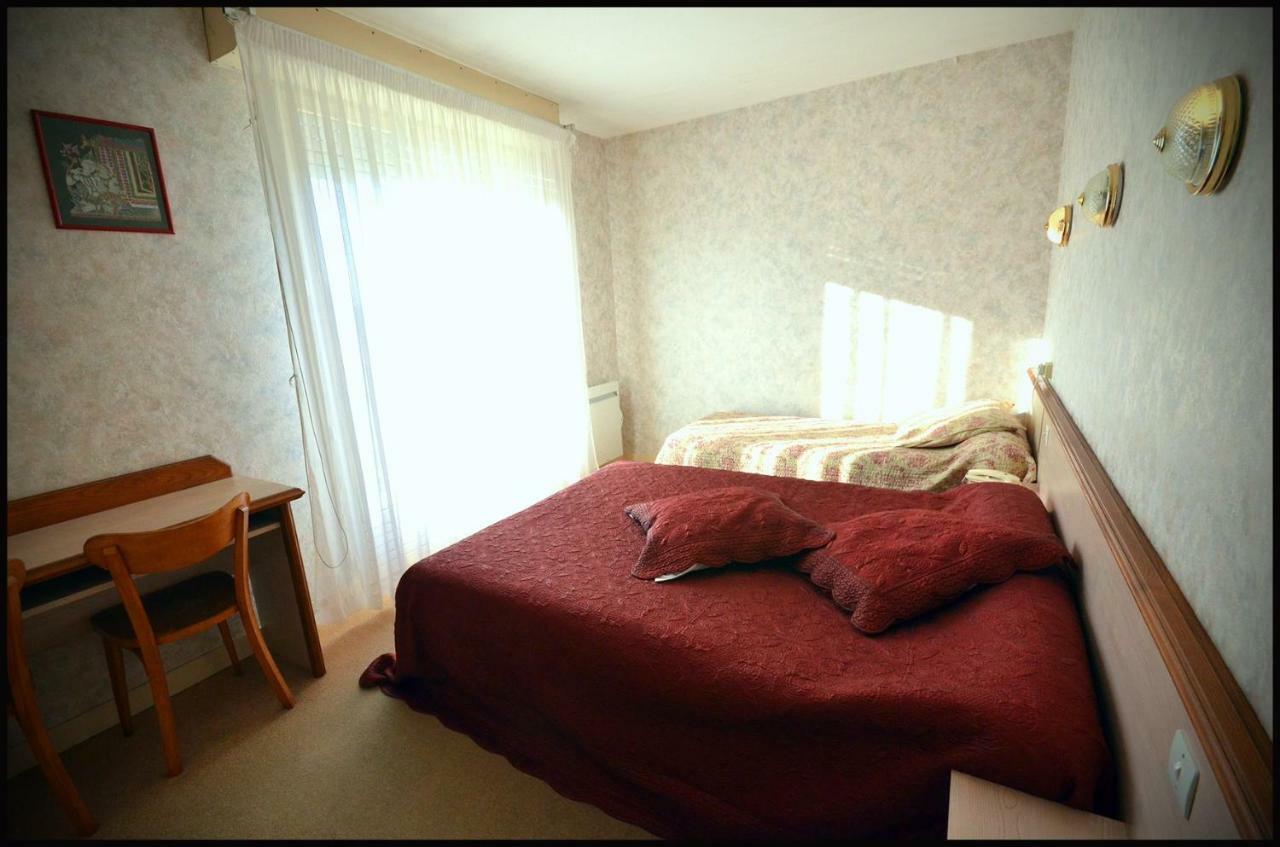 Au Bec Sale Hotel La Menitré Kültér fotó