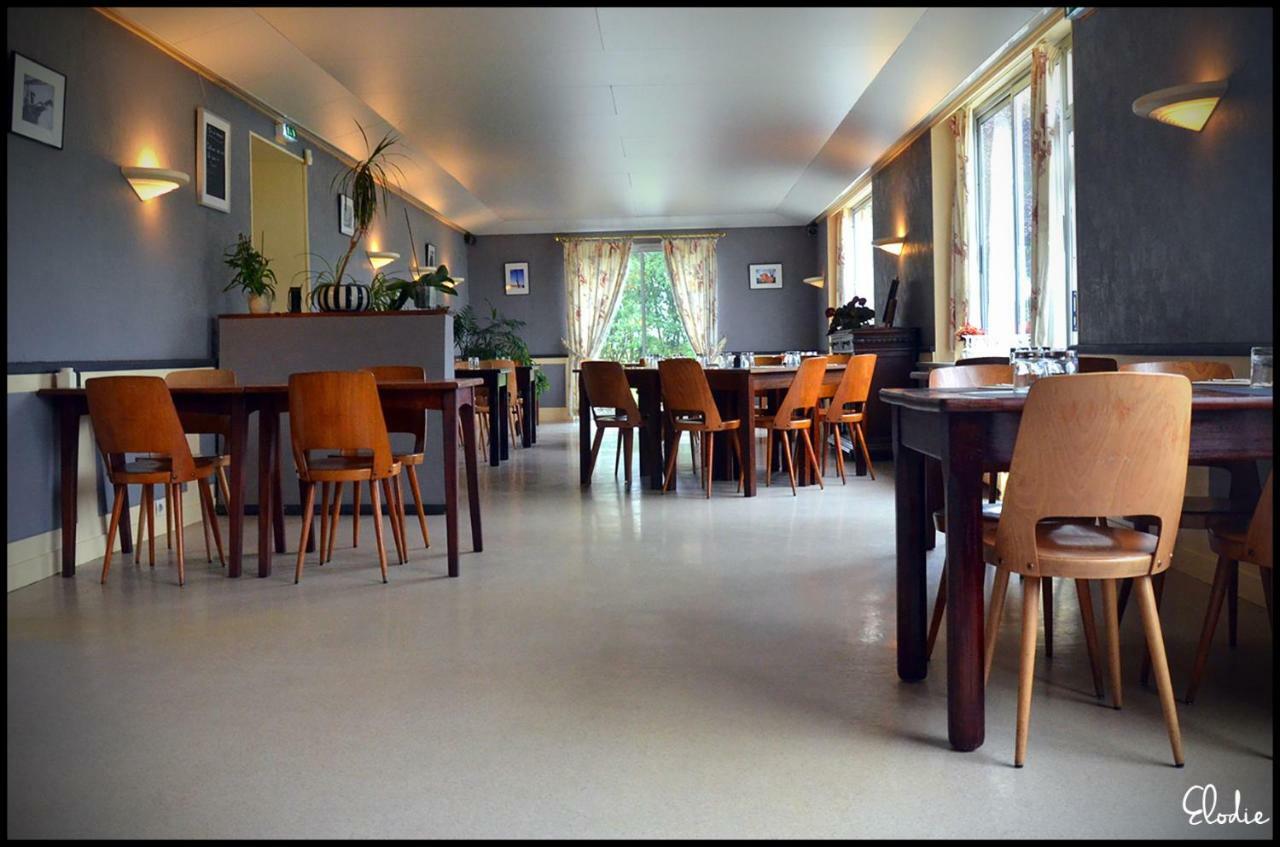 Au Bec Sale Hotel La Menitré Kültér fotó